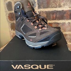NIB Vasque Hiking Boots size 9